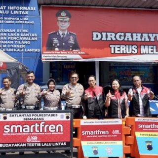 Smartfren Bantu Ratusan Pembatas Jalan di Kota Semarang