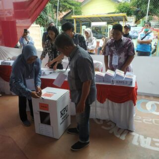 Pj Wali Kota Cirebon Hadiri Simulasi Pemungutan dan Penghitungan Suara