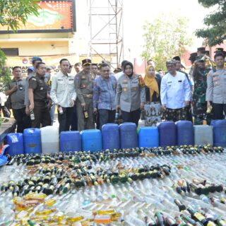 Polresta Cirebon Musnahkan Ribuan Miras dan Knalpot Brong