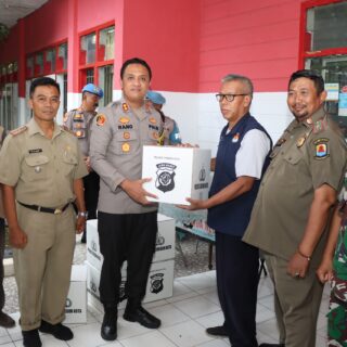 Kapolres Cirebon Kota Tinjau Gudang Logistik KPU Kecamatan Gunung Jati