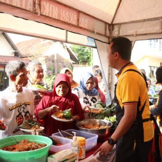 Jumat Berkah, Polres Cirebon Kota Sarapan Bareng Masyarakat Sekitar