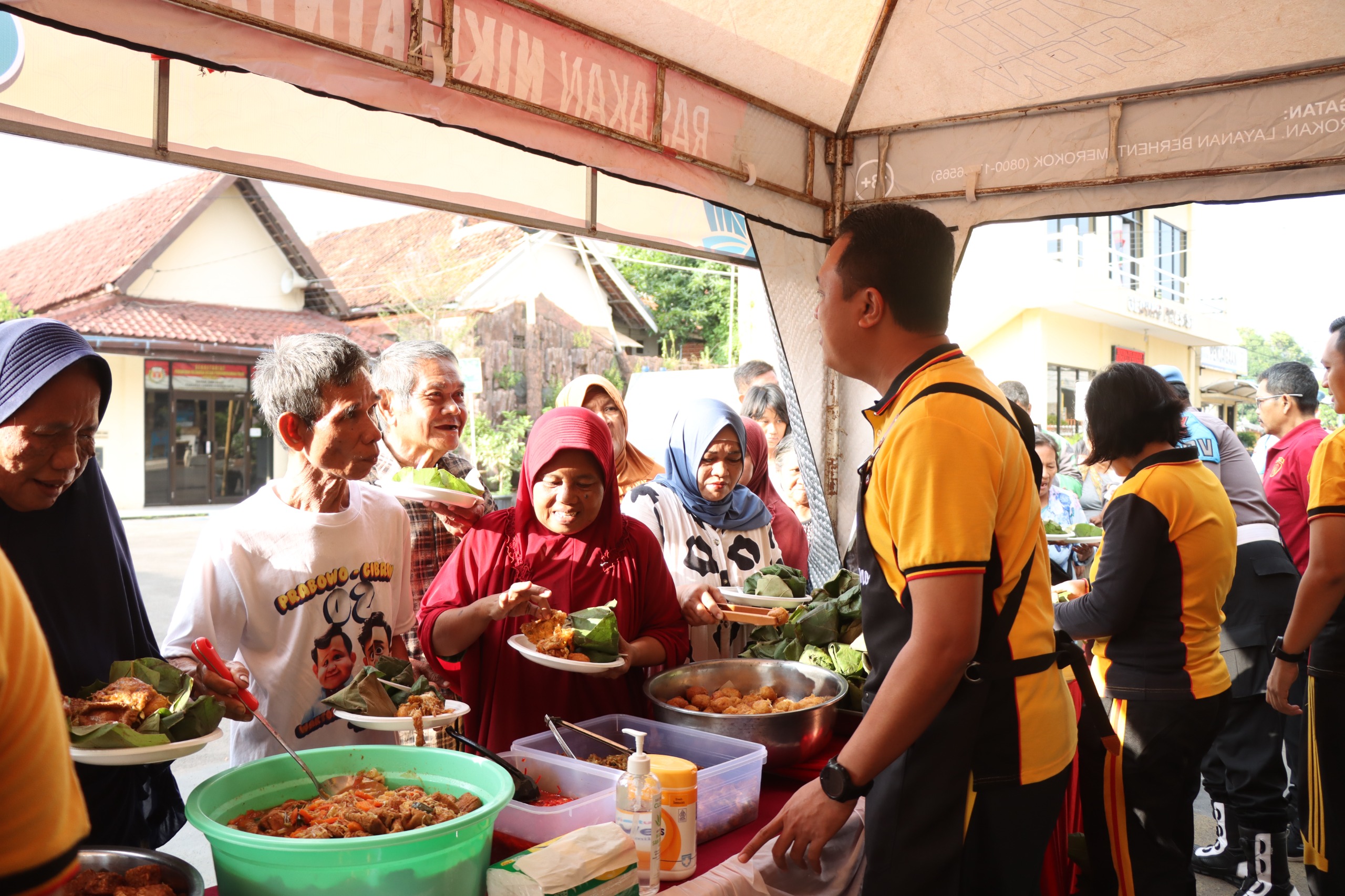 Jumat Berkah, Polres Cirebon Kota Sarapan Bareng Masyarakat Sekitar