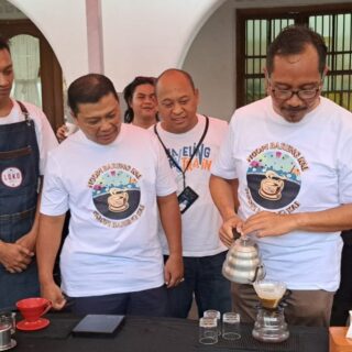 KAI Sediakan 2.750 Cup Kopi Gratis di Stasiun Cirebon dan Diskon Tiket 20% Dalam Acara Ngopi Bareng