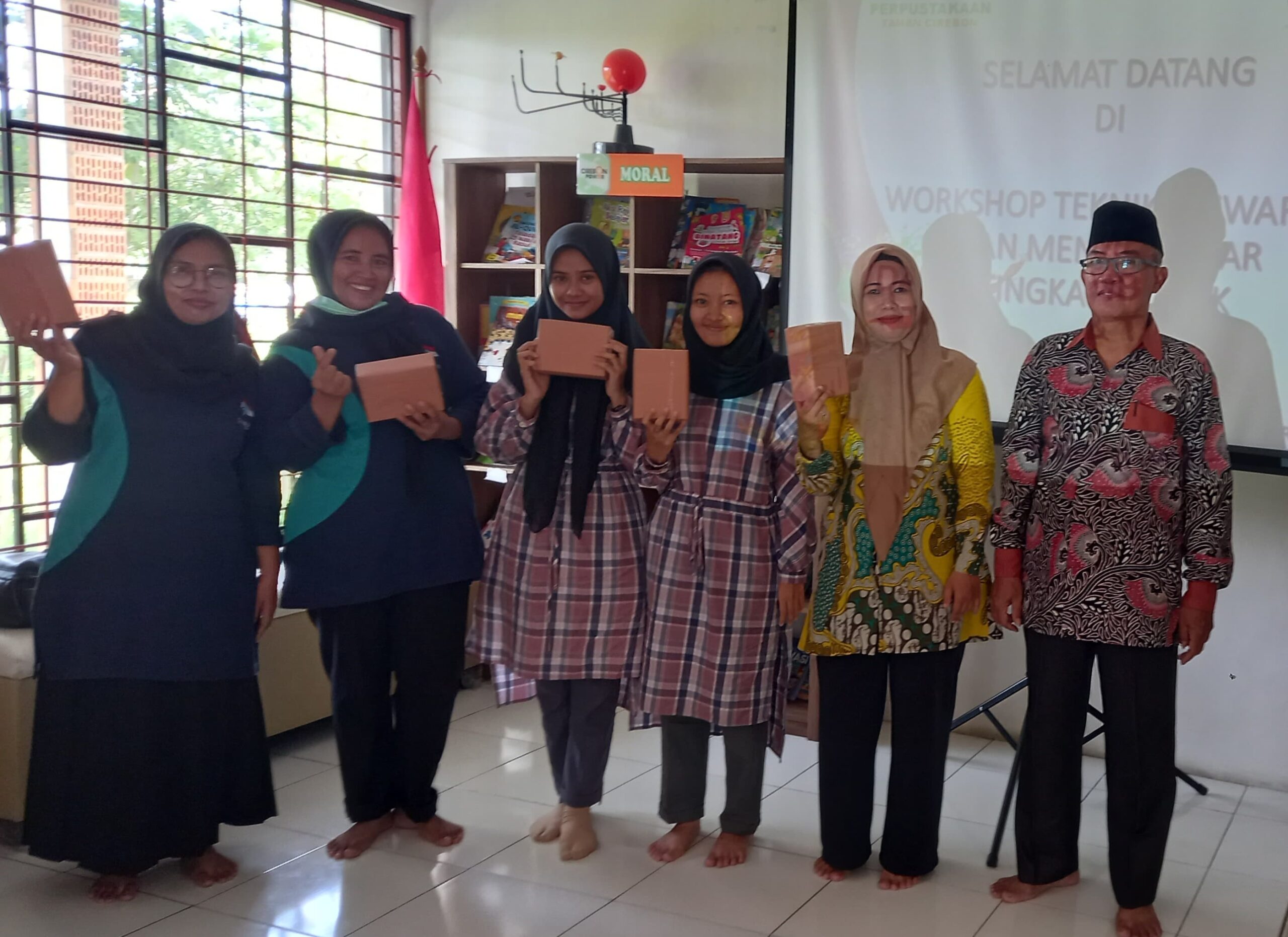 Perpustakaan Cirebon Power, Gelar Pelatihan Menggambar untuk Guru TK