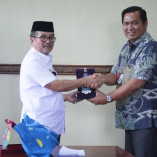 Bupati Cirebon Minta Perda Kawasan Tanpa Rokok Diproses Cepat