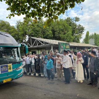 Kasat Lantas Polres Ciko Hadiri Pemberangkatan Calon Jamaah Haji Kota Cirebon di Korem 063/SGJ