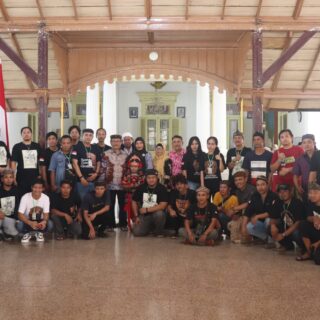 Bupati Cirebon Membuka Secara Resmi Pameran Keris Nasional