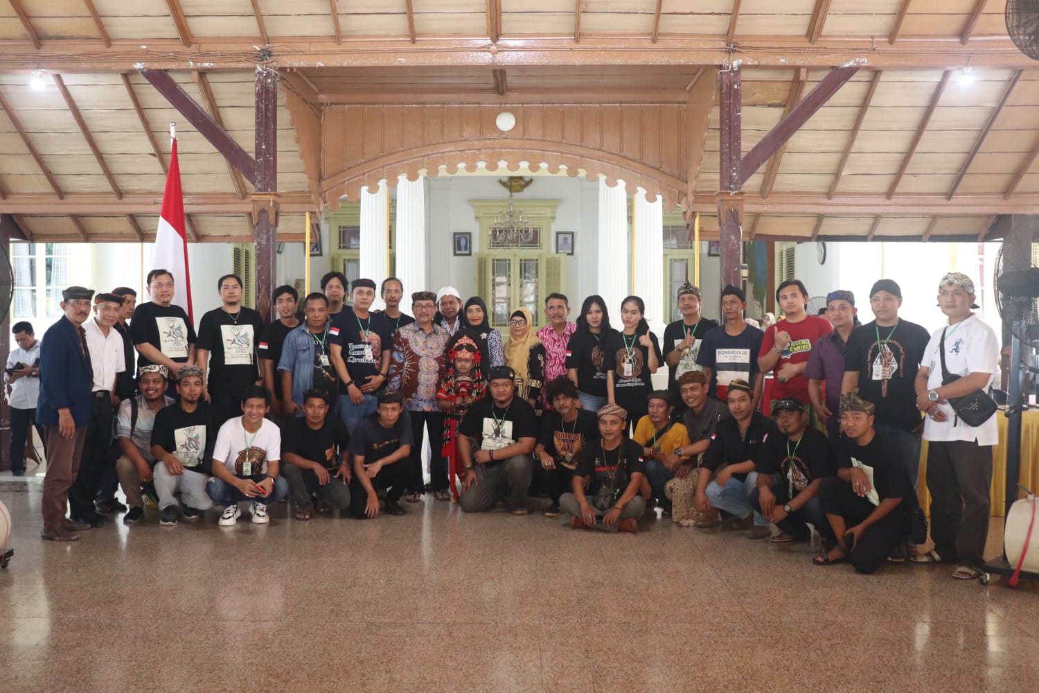 Bupati Cirebon Membuka Secara Resmi Pameran Keris Nasional