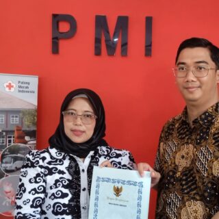 Indomaret Cabang Cirebon Terima Penghargaan dari PMI, Dianggap Dukung Kegiatan Sosial