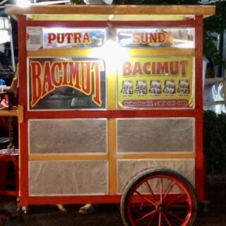 Mengenal Bacimut: Camilan Mini dengan Sensasi Besar