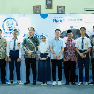 Rohto Bagikan Kacamata Gratis Dalam Rangka Hari Penglihatan Sedunia 2024