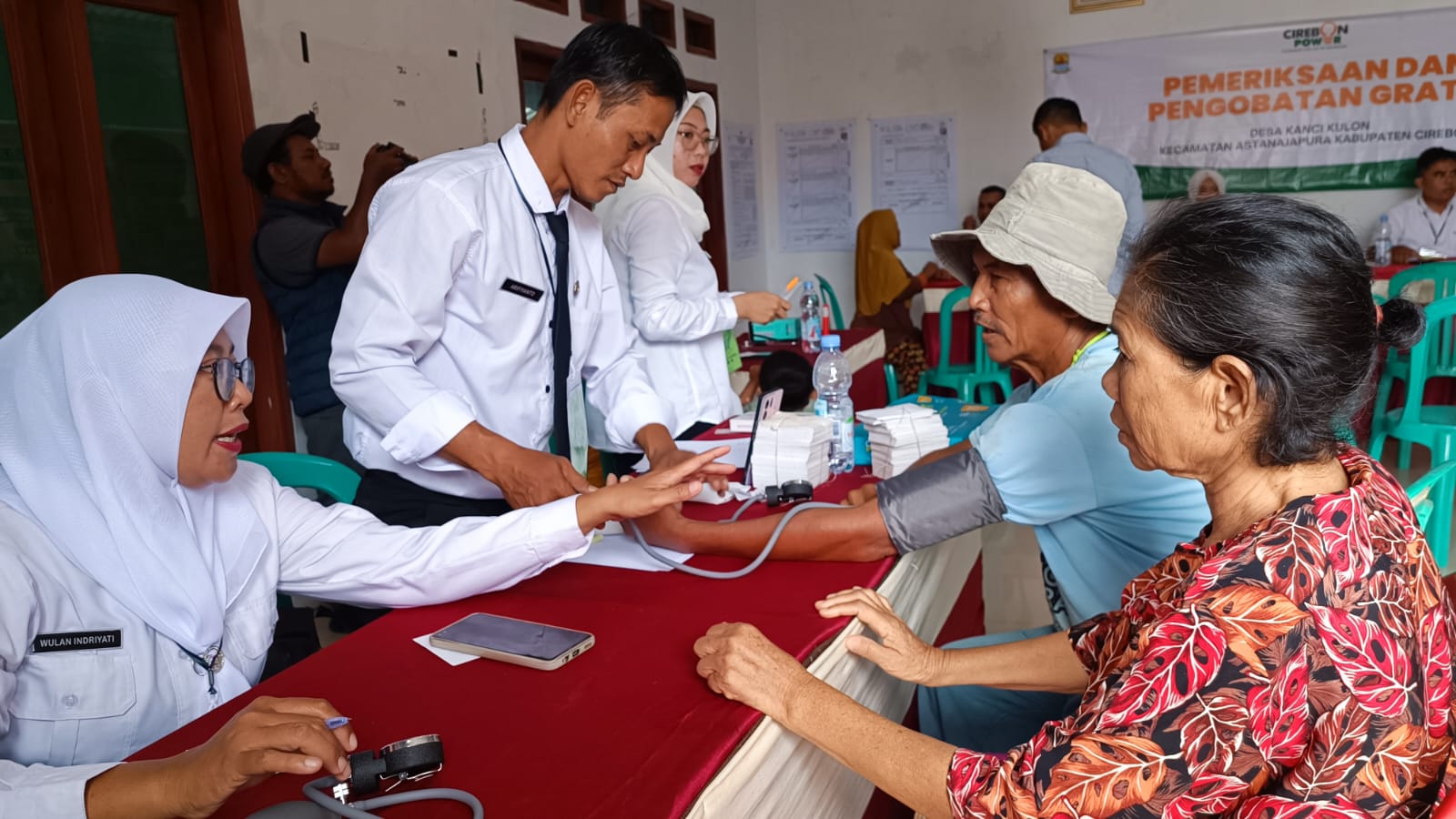 Ratusan Warga Serbu Pengobatan Gratis Cirebon Power