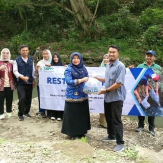 Pemda Kota Cirebon Lakukan Restocking Ikan untuk Pulihkan Populasi Perairan Umum