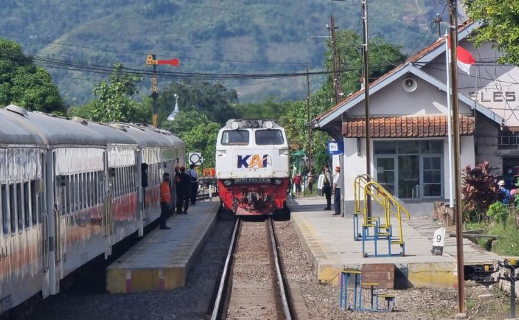 10 Stasiun Tertinggi di Indonesia: Keindahan Alam dan Akses Wisata Menarik di Sekitar