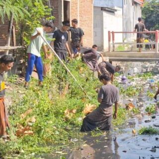 Gerakan Peduli Lingkungan: Santri dan Komunitas Masjaka Brebes Bersihkan Sungai Cigenjik