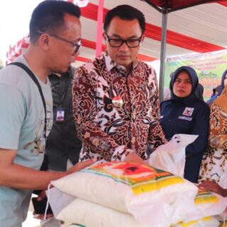 Petani dan Masyarakat Diuntungkan dalam Gerakan Pangan Murah Kabupaten Cirebon