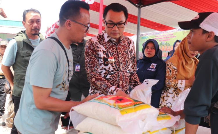 Petani dan Masyarakat Diuntungkan dalam Gerakan Pangan Murah Kabupaten Cirebon
