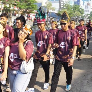 Perayaan HUT ke-4, EWF Cirebon Gelar Jalan Santai dengan Kostum Unik