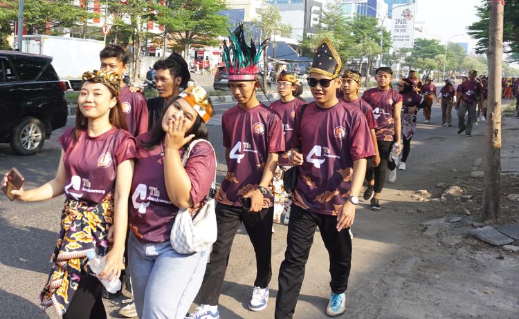 Perayaan HUT ke-4, EWF Cirebon Gelar Jalan Santai dengan Kostum Unik