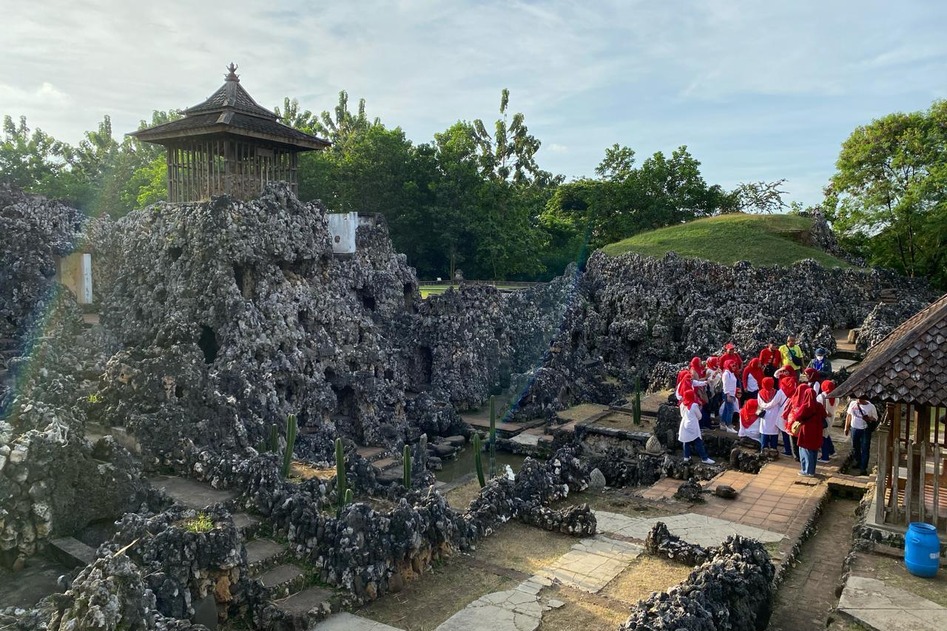 Goa Sunyaragi: Jejak Sejarah dan Mitos di Kota Cirebon