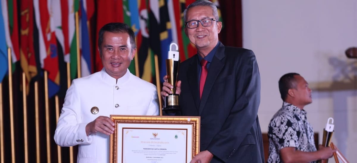 Kota Cirebon Raih Penghargaan Kota Informatif dalam Anugerah Keterbukaan Informasi Publik 2024