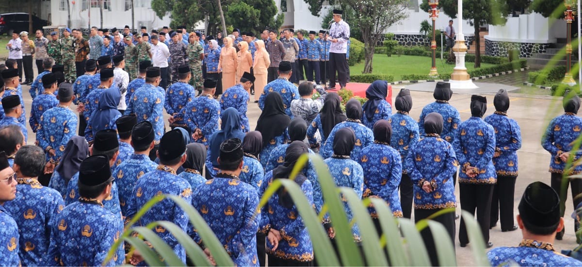 Upacara HUT PGRI, Hari Guru, dan HUT Korpri, Pj Wali Kota Cirebon Ajak Refleksi dan Perkuat Komitmen