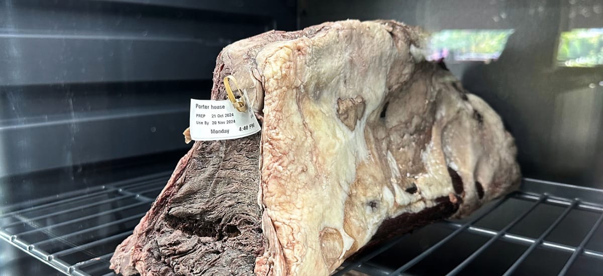 Pertama di Cirebon, Osmosis Music & Eatery Hadirkan Menu Dry Aged Beef