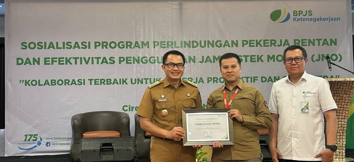 Komitmen Lindungi Karyawan, Alfamart Sabet Penghargaan dari BPJS Ketenagakerjaan Cirebon