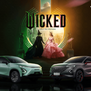 Kolaborasi dengan Universal Pictures OMODA Jelajahi Perjalanan Magis dalam Film Wicked