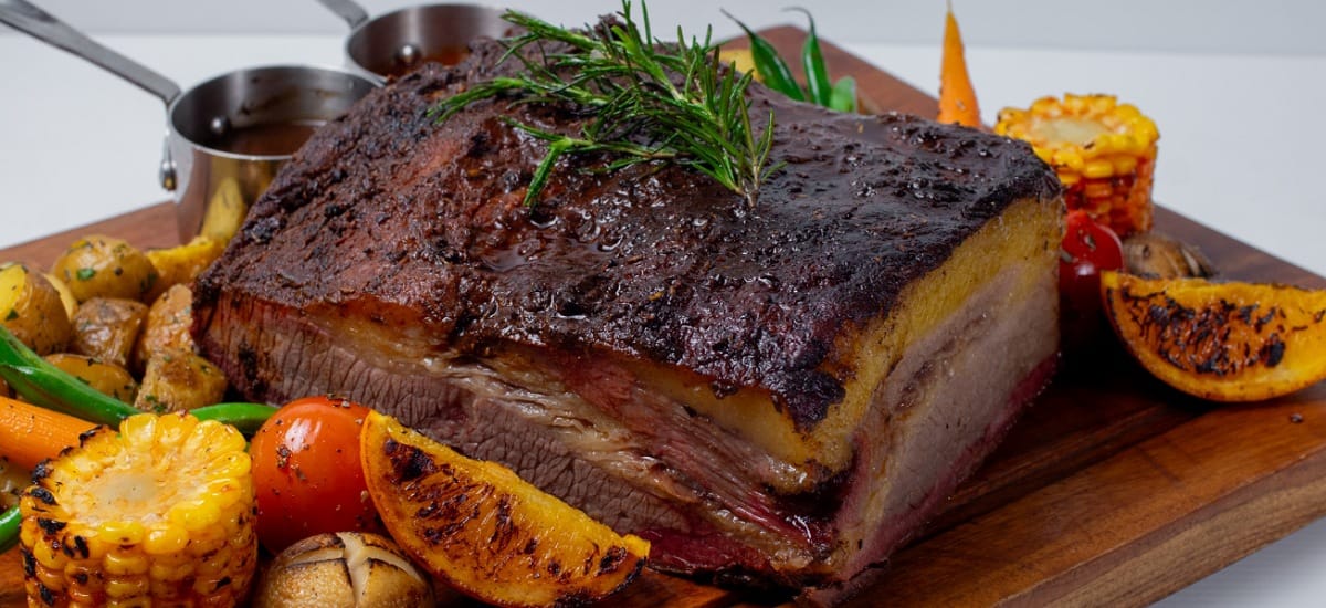 Momen Natal, Aston Cirebon Hotel Tawarkan Christmas Dinner dan Hampers Eksklusif