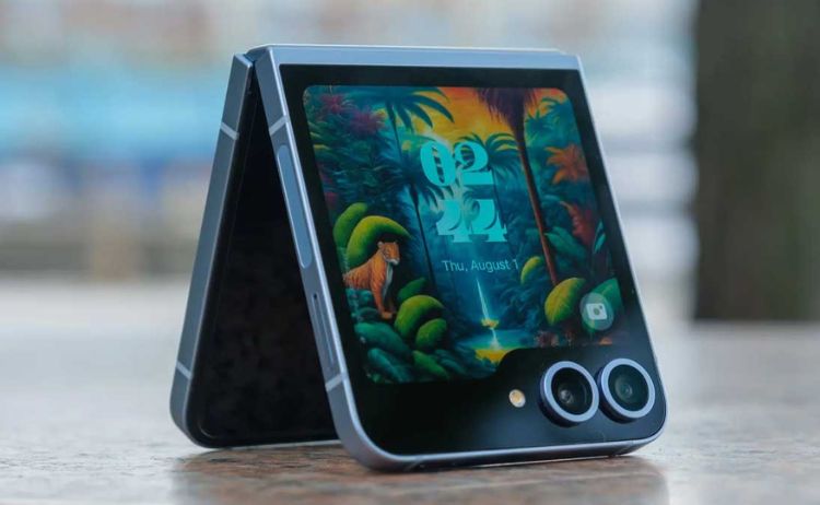Samsung Galaxy Z Flip FE: Ponsel Lipat Terjangkau Siap Meluncur di 2025