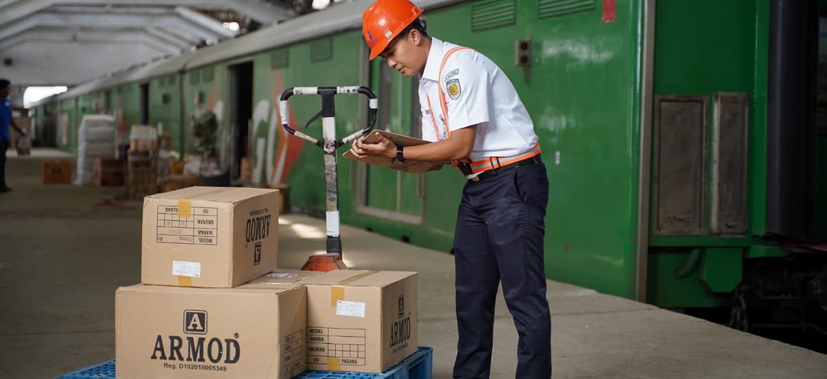 KAI Logistik Pangkas Waktu Tempuh Rute Bandung – Surabaya Jadi 1 Hari