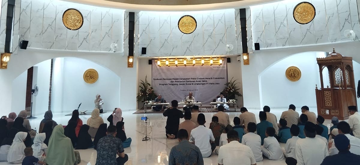 Patra Cirebon Hotel & Convention Renovasi Masjid Darussalam dan Santuni Anak Yatim