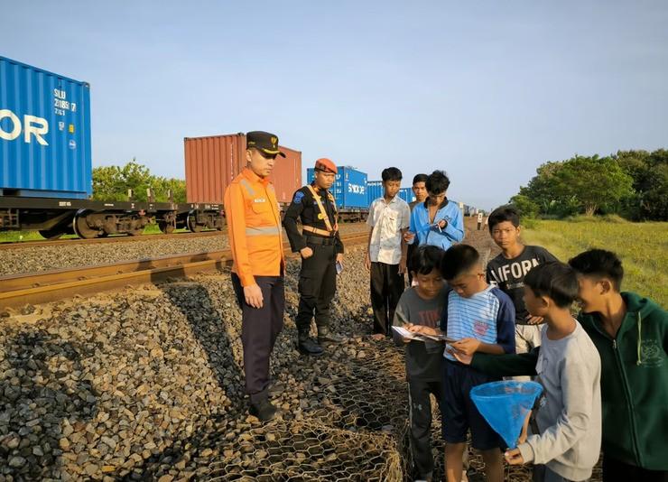 Demi Keselamatan, KAI Imbau Masyarakat Tidak Melakukan Aktifitas "Ngabuburit" di Jalur KA