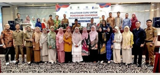 Universitas Paramadina Latih Guru Padang Ajarkan Demokrasi Secara Demokratis