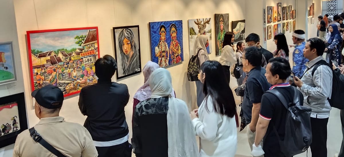Pameran Inter-Aksi di Gramedia Grage Mall Hadirkan Puluhan Karya Lukisan Lintas Generasi