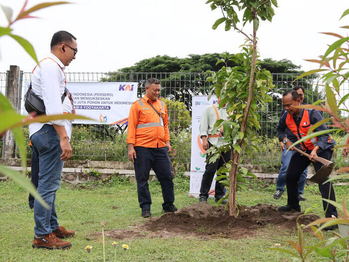 Komitmen Berkelanjutan KAI Daop 6 Salurkan Bantuan Sosial-Lingkungan Sebesar Rp319,9 Juta Hingga Mei 2025