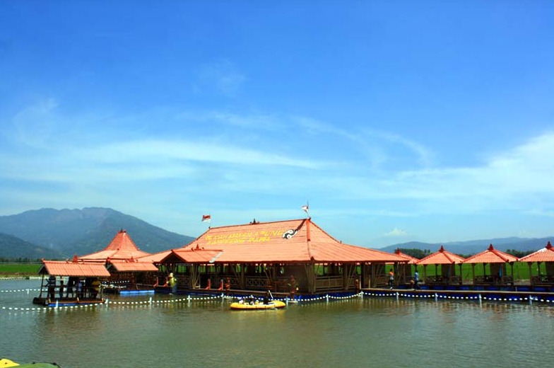 Rawa Pening: Pesona Alam Penuh Legenda yang Bikin Liburanmu di Semarang Makin Berkesan