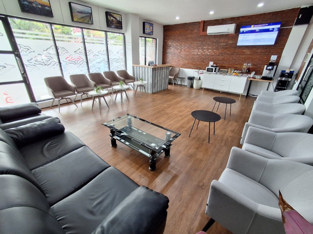 Nikmati Fasilitas Luxury Lounge Stasiun Cirebon Yang Kian Nyaman