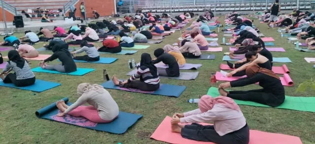 First Yoga Studio Cirebon Rayakan International Day of Yoga 2025 Bersama 200 Peserta di Alam Terbuka
