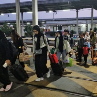 Penghujung Cuti Bersama, Penumpang Kereta Api Daop 3 Cirebon Meningkat