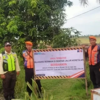 Musim Liburan, KAI Daop 3 Cirebon Ingatkan Masyarakat untuk Tidak Bermain di Jalur KA