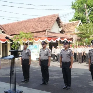 58 Personel Polres Cirebon Kota Naik Pangkat
