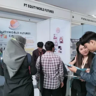 Hadir di Job Fair, EWF Cirebon Dukung Program Pemerintah Serap Ratusan Tenaga Kerja