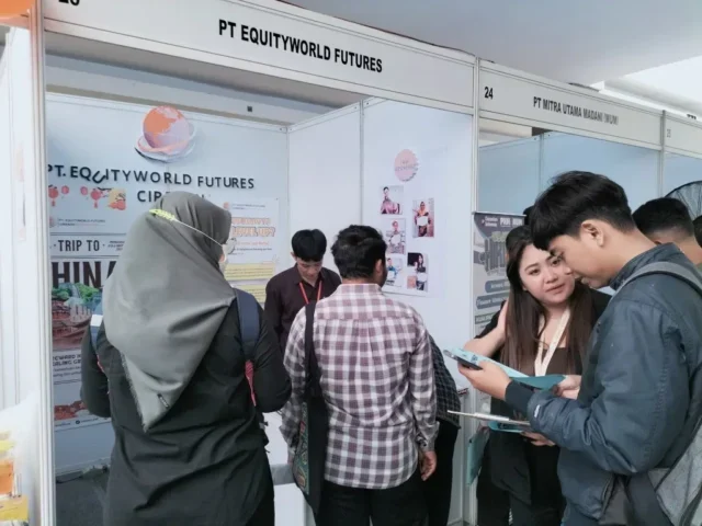 Hadir di Job Fair, EWF Cirebon Dukung Program Pemerintah Serap Ratusan Tenaga Kerja