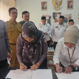 Bawaslu Kota Cirebon Teken MoU dengan Kemenag, Fokus pada Pendidikan Demokrasi