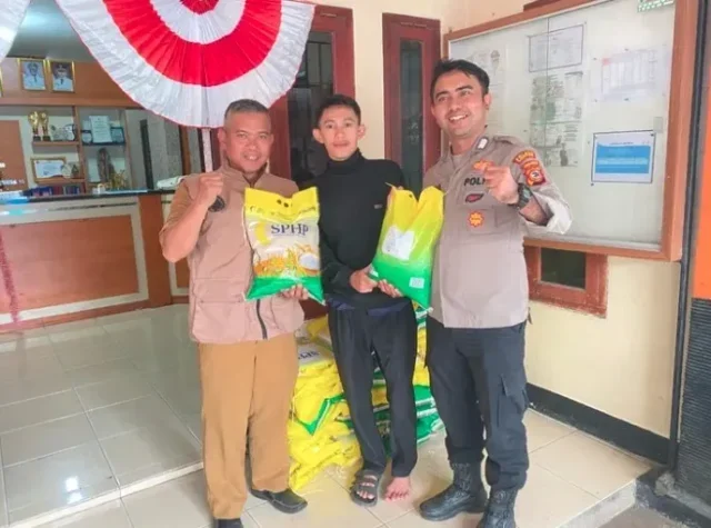 Polsek Jatinangor Gelar Gerakan Pangan Murah Bersama Bulog Sumedang