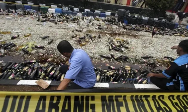 Polres Purwakarta Sita Ratusan Liter Ciu dalam Operasi Cipta Kondisi