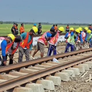Sebanyak 13.662 Bantalan Beton di Jalur KA Daop 3 Cirebon Diganti