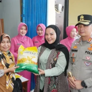 Polres Cirebon Kota Gelar Gerakan Pangan Murah untuk Warga